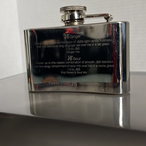J&B Monogrammed 18/10 Stainless Steel Flask - Picture 4 of 9